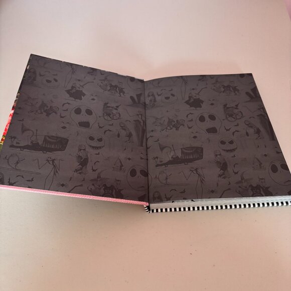 The Nightmare Before Christmas Official Cookbook - Picture 7 of 7